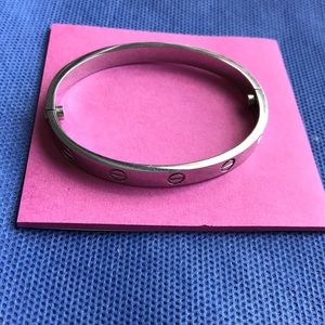 Locking silvertpne love bracelet with screwdriver
